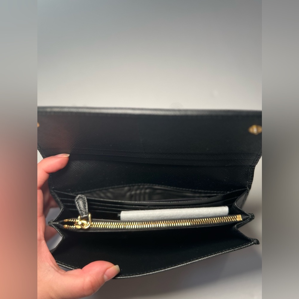 Prada Wallet - Picture 6 of 6